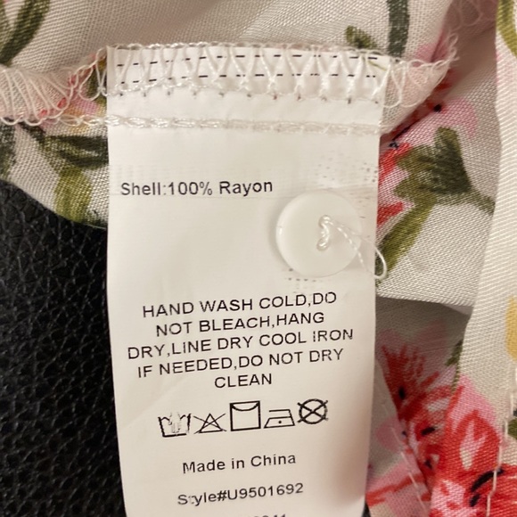 Suzanne Betro 1x NWT floral tunic white floral - Picture 6 of 6